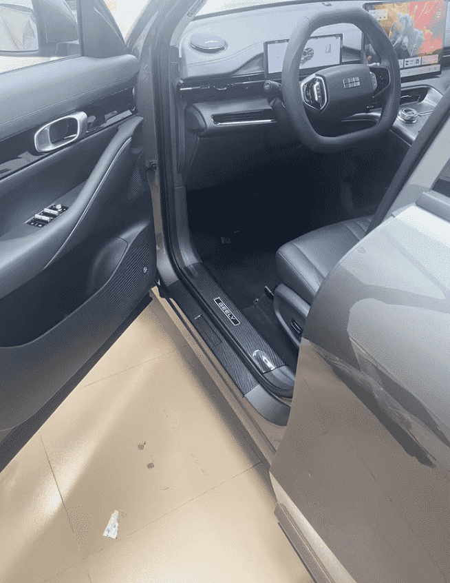 Xevaban.com ở 214 Giải Phóng là đơn vị chuyên cung cấp phụ kiện oto, đồ chơi oto, phụ kiện geely ex5, đồ chơi geely ex5, xevaban, 214 giải phóng, ốp bậc chân geely ex5, nẹp bậc chân geely ex5, ốp chống xước bậc chân geely ex5.